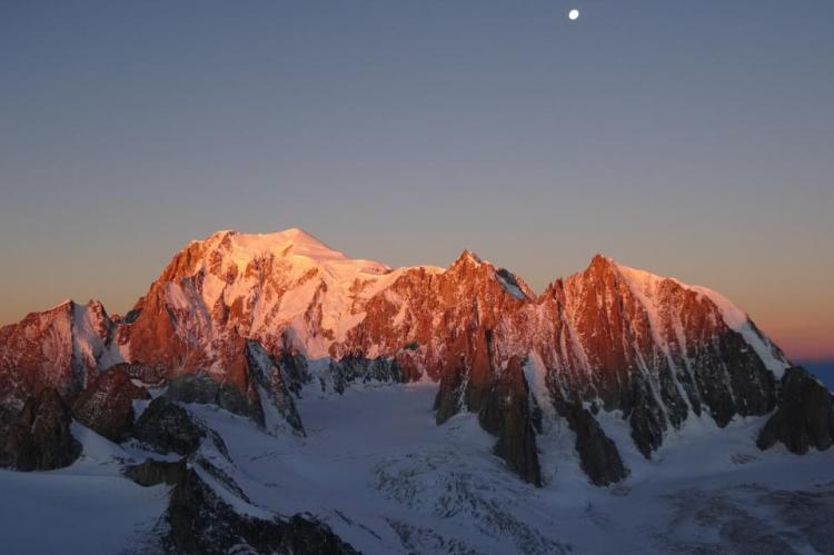 Lever du jour sur le Mont Blanc