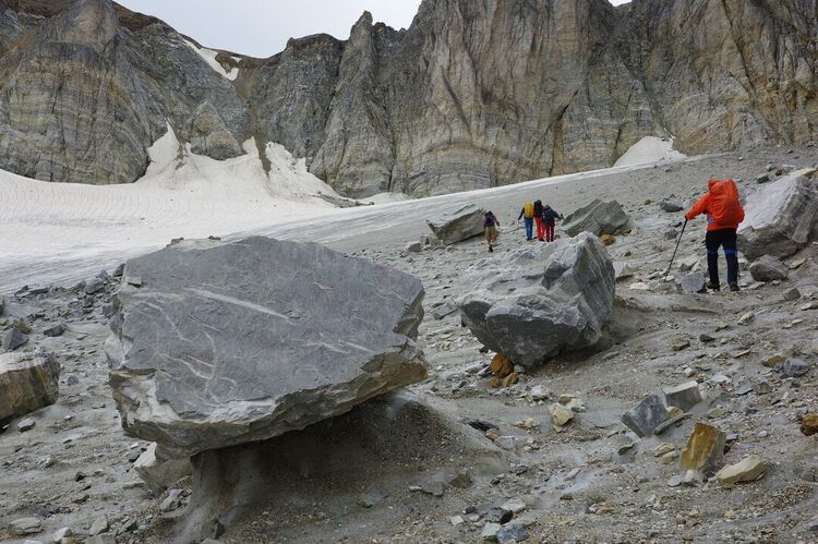 Montée par le glacier du Schölli vers le passage-clé du Schöllijoch